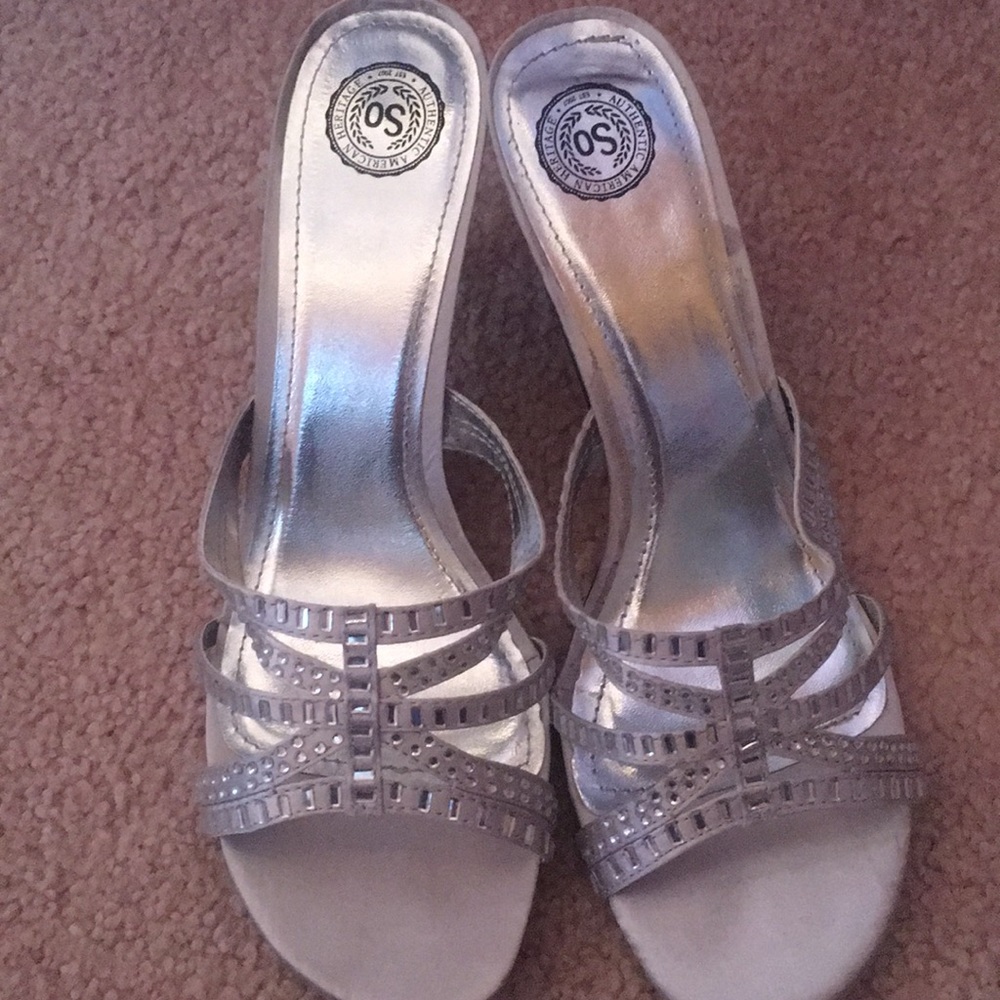 Silver jeweled sandal heels✨